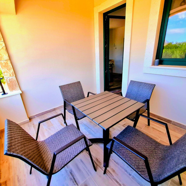 Das Wohnzimmer, MATI VELEBITA, MATI VELEBITA  Seline