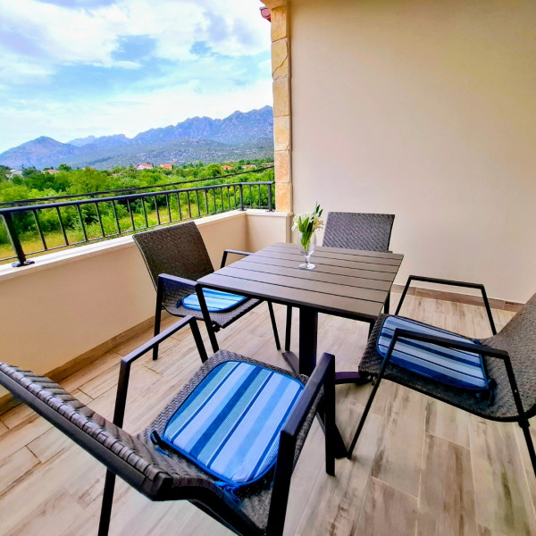 Das Wohnzimmer, MATI VELEBITA, MATI VELEBITA  Seline