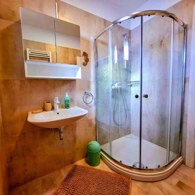 Moon, MATI VELEBITA  Seline