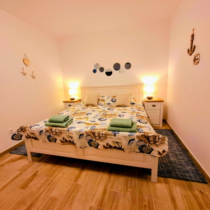 Moon, MATI VELEBITA  Seline