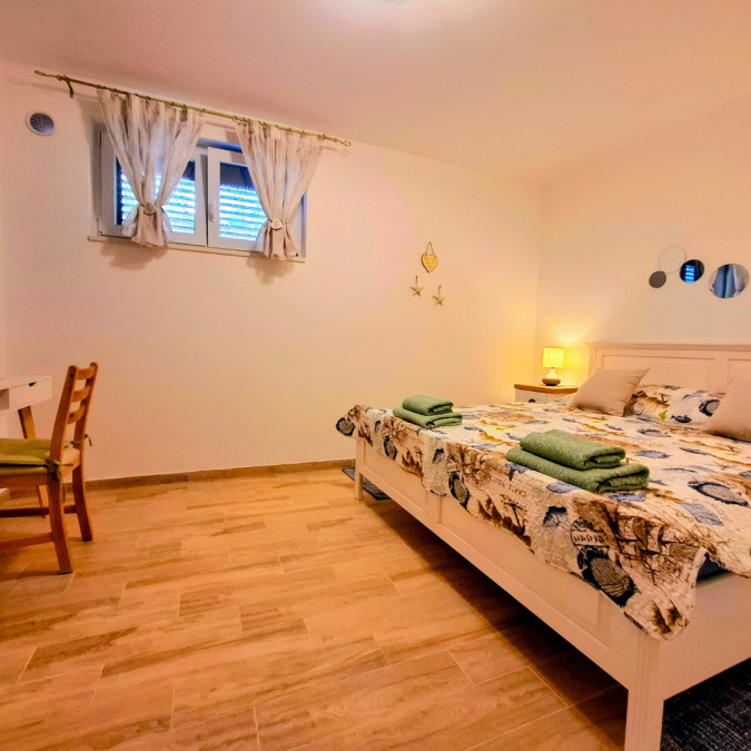 Moon, MATI VELEBITA  Seline