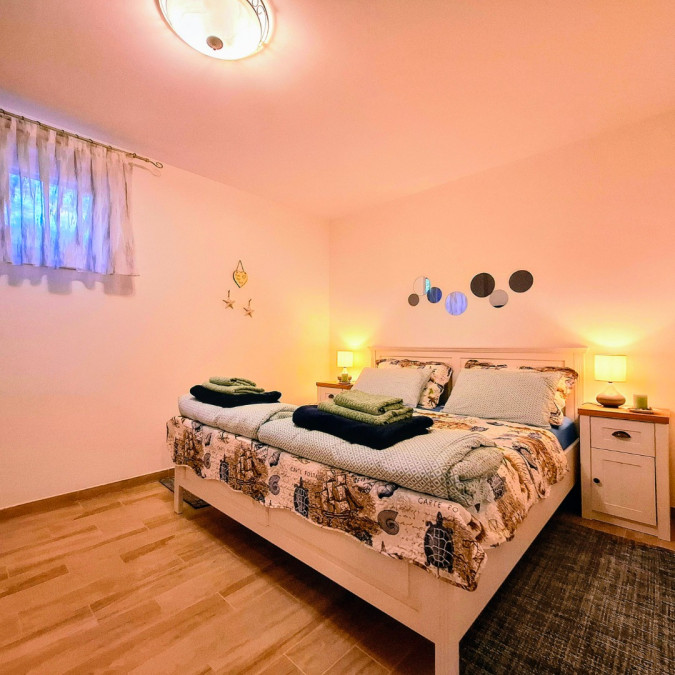 Moon, MATI VELEBITA  Seline