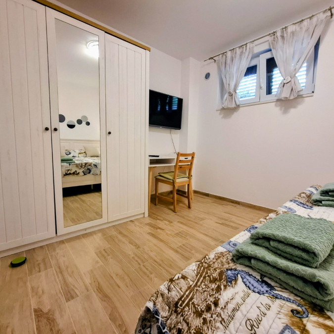 Moon, MATI VELEBITA  Seline